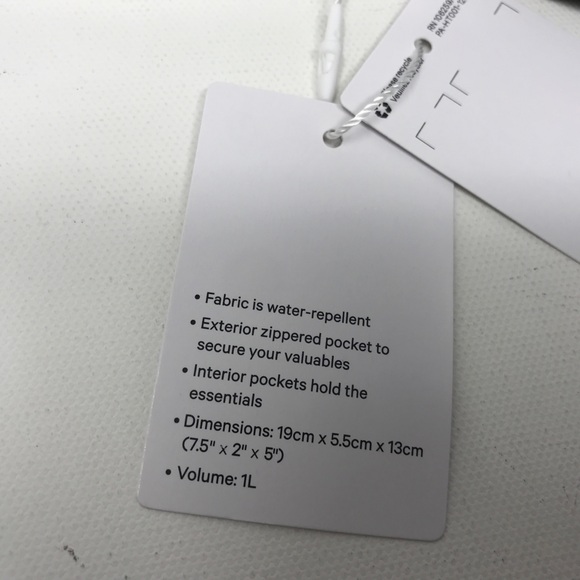 Lululemon Everywhere Belt Bag, Size 1L - Black/White/Silver - Picture 5 of 12